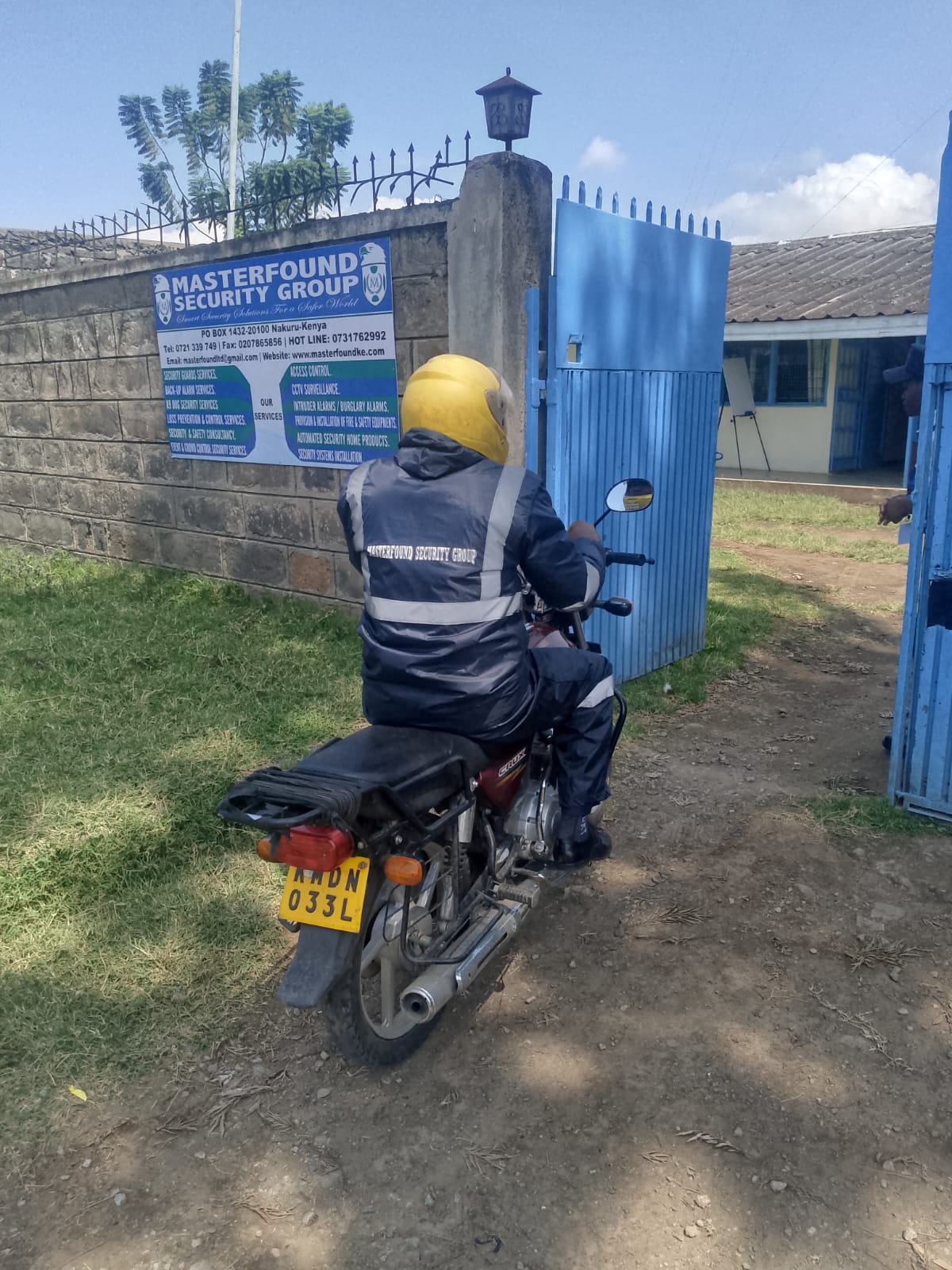 Masterfound Security mobile patrol officer arriving at a client site